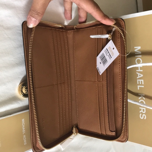 MK wallet NWT - Picture 2 of 3